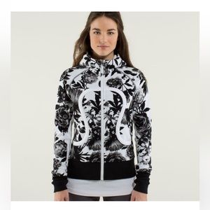 Lululemon Scuba Hoodie Stretch (lined hood) in black/white Brisk Bloom